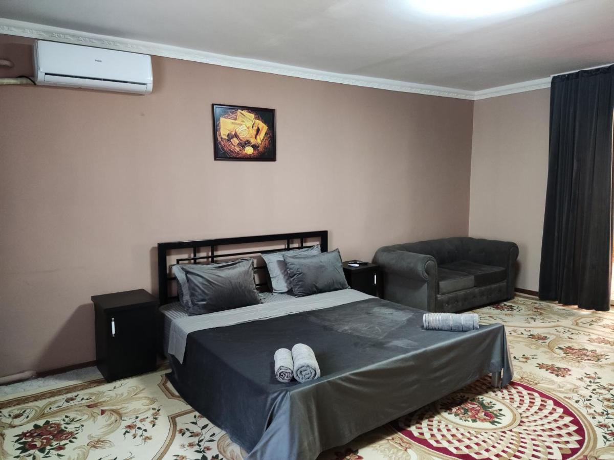 Al Mirjon Hotel Бухара Екстериор снимка
